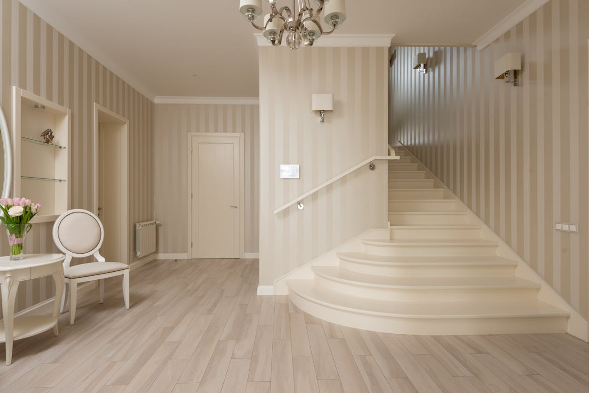 Real floor and trim detail reference suitable for skirting, plinth and finishing-work enquiries.